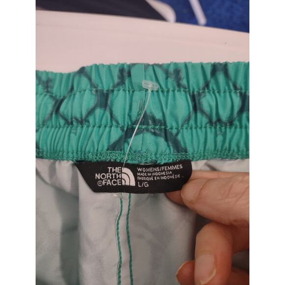 The North Face Athletic Lightweight Workout Shorts Large Teal Lightweight Casual - Picture 2 of 4